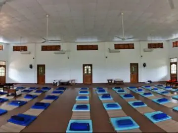 meditation-vipassana-hall